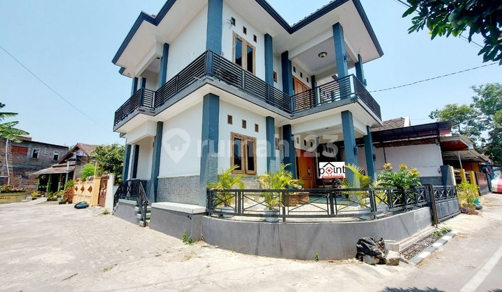 Rumah Cantik 2Lt Terawat Strategis Dekat Gor dan Gate In/Exit Tol 2