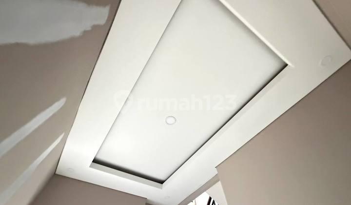 Beautiful 2-Story Modern House Near Main Road 2