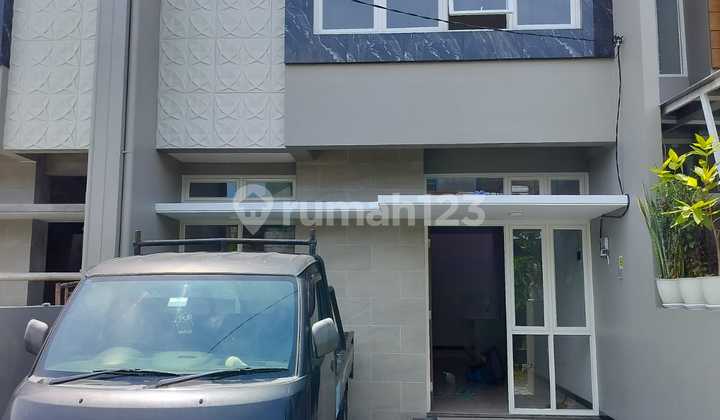 Rumah Baru Cantik 2Lt Tengah Kota Solo Dekat Departement Store 2