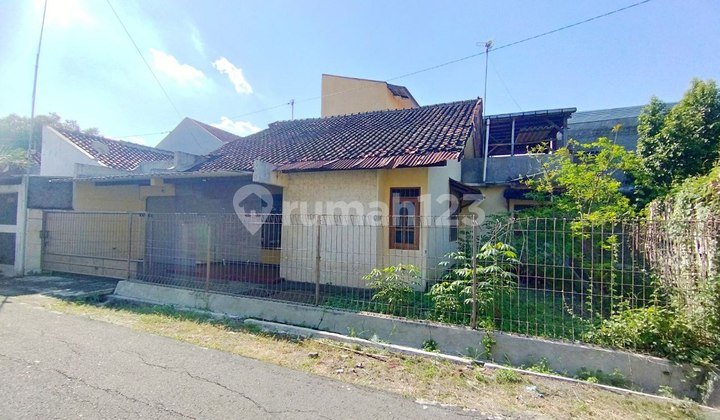 Rumah Minimalis Jadul Hitung Tanah Kawasan Kost Uns 2