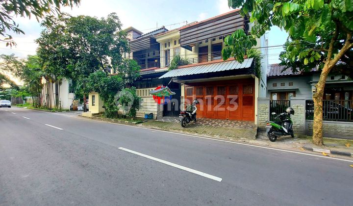 Rumah Hook 2Lt bisa untuk Ruang Usaha dan Hunian Strategis Kota Rumah Hook 2Lt bisa untuk Ruang Usaha dan Hunian Strategis Kota