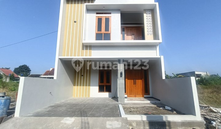 Beautiful 2-Story House Ready Unit Near UIN Campus