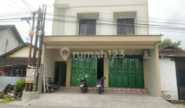 New Shop House Includes Strategic Boarding House by Main Road 2