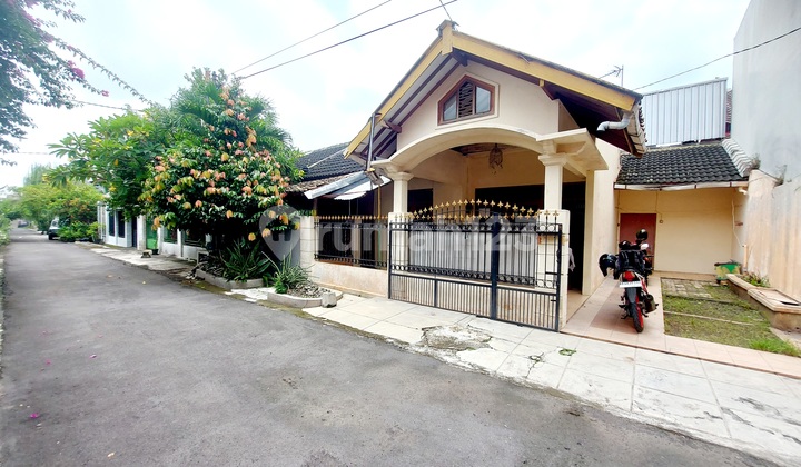 Fajar Indah House Near Gor Manahan and Toll Gate In/Exit 2