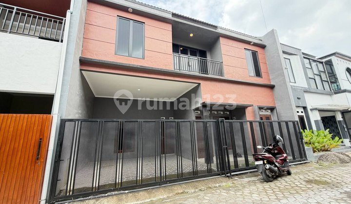 Beautiful Well-Maintained House for Rent. Close to Adi Sucipto Main Road.