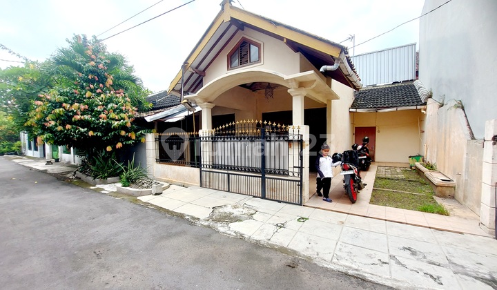 Rumah Fajar Indah Dekat Gor Manahan dan Gate In/Exit Tol