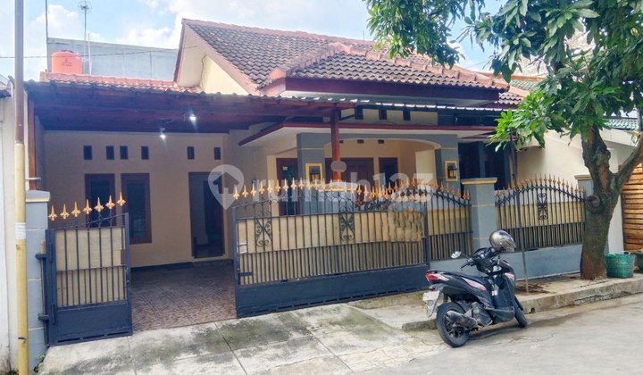 Rumah Bagus Terawat Lingkungan Perum Semi Furnished 1