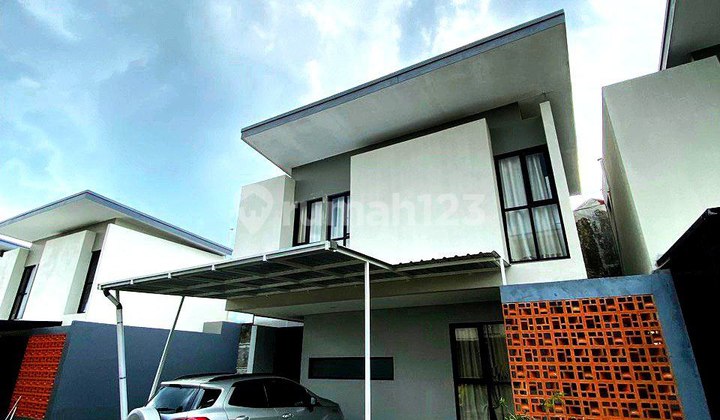 Rumah Mewah Bonus Furnished Cluster Elite Strategis Colomadu