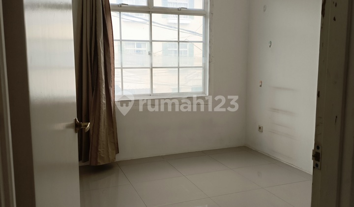 House Rent 20 Million per Year in Lippo Karawaci House Rent 20 Million per Year in Lippo Karawaci