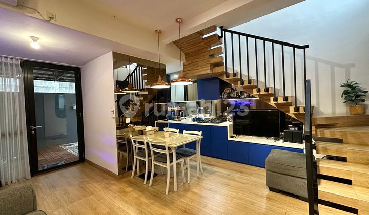 Rumah 2 Lantai Kondisi Bagus Dan Siap Huni