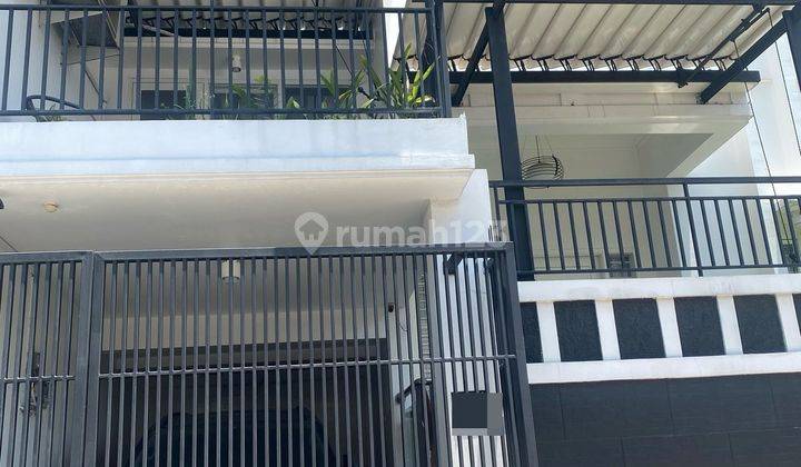 Dijual Rumah 3 Lantai Siap Huni di Galaxy Bekasi 1