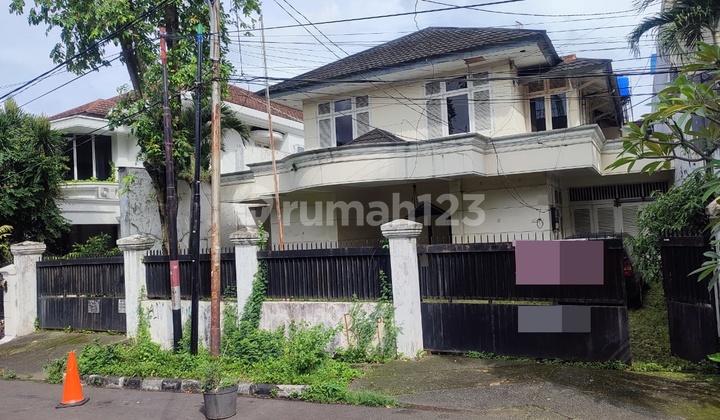 Rumah Luas Strategis di Menteng Jakarta Pusat