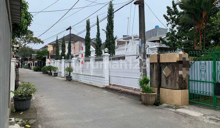 Rumah Luas Strategis di Pondok Gede Bekasi Rumah Luas Strategis di Pondok Gede Bekasi