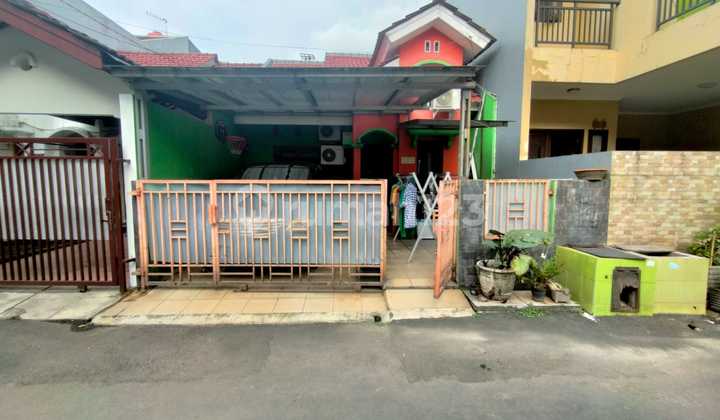 Strategic House Near Mall and Hospital in Galaxy Bekasi Strategic House Near Mall and Hospital in Galaxy Bekasi