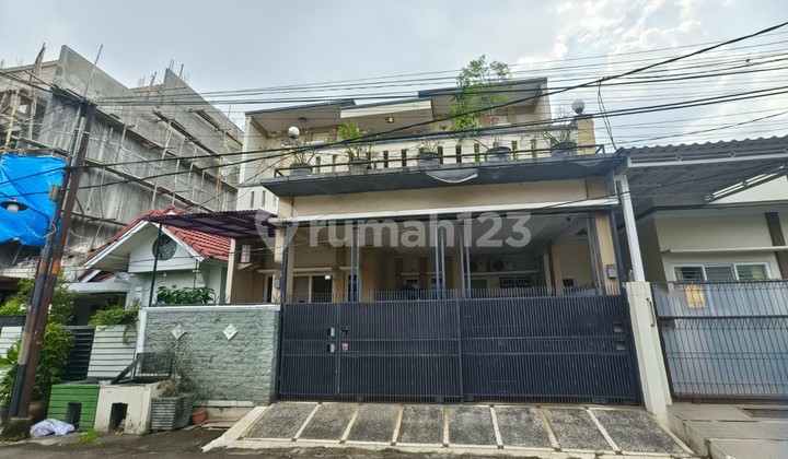 Dijual Rumah 2 Lantai Strategis di Galaxy Bekasi 