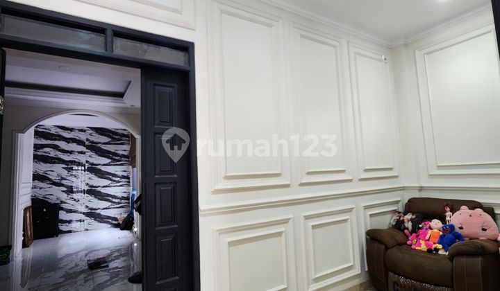 Rumah Desain Klasik Eropa Antapani 2