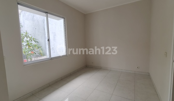 Rumah 2 lantai siap huni Foresta BSD strategis