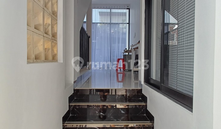 Rumah modern tropis Duta Bintaro kunciran alam sutera tangerang