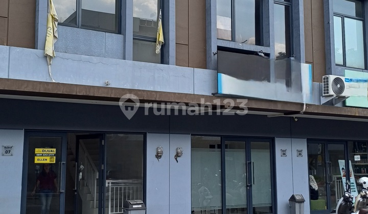 Shop house next to Atmajaya campus, ready to use with easy access and busy area. Shop house next to Atmajaya campus, ready to use with easy access and busy area.