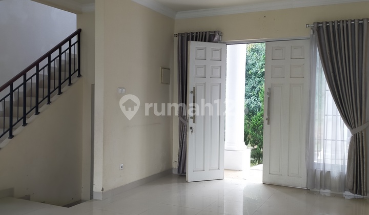 Rumah 2 lantai disewakan asri terawat 2