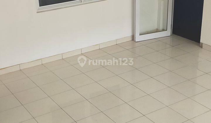 Gudang dekat gerbang toll  10