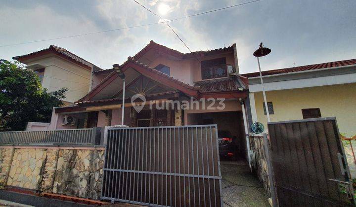 Rumah dua lantai dijual cepat  1