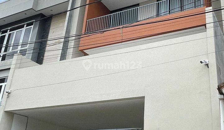 Rumah Baru 4 lantai harga dibawah Pasar, Siap huni . 1