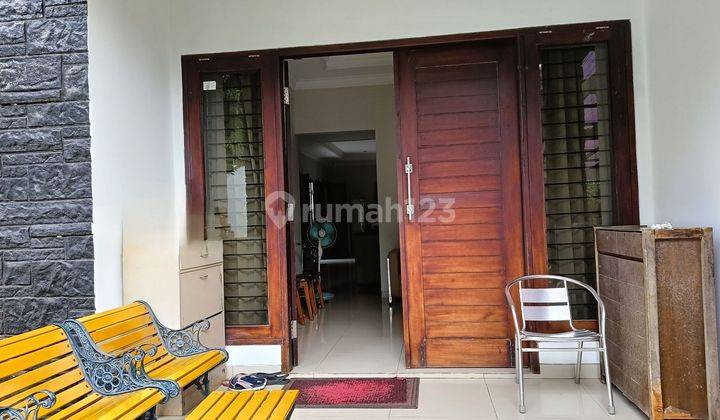 Rumah dua lantai siap huni terawat  2