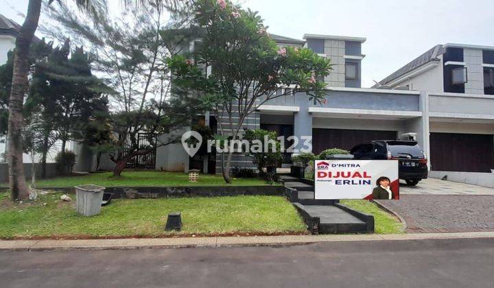 Rumah dua lantai depan mall Living world  1