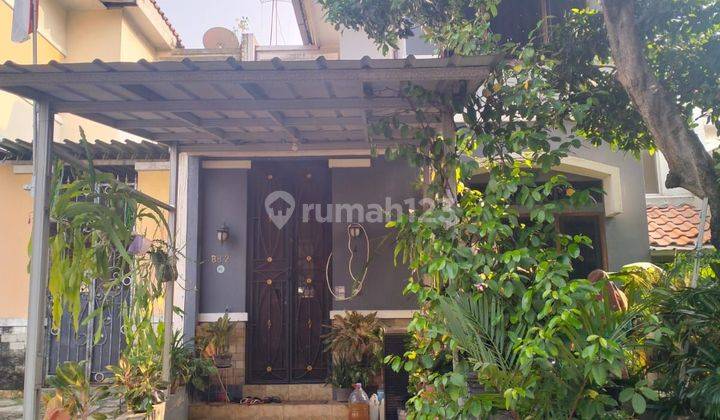 Rumah Dua Lantai Dekat Areal Komersial  1