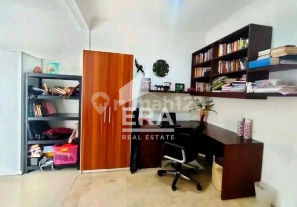 Jual Cepat Rumah Terawat, Asri Dua Lantai !!! 2