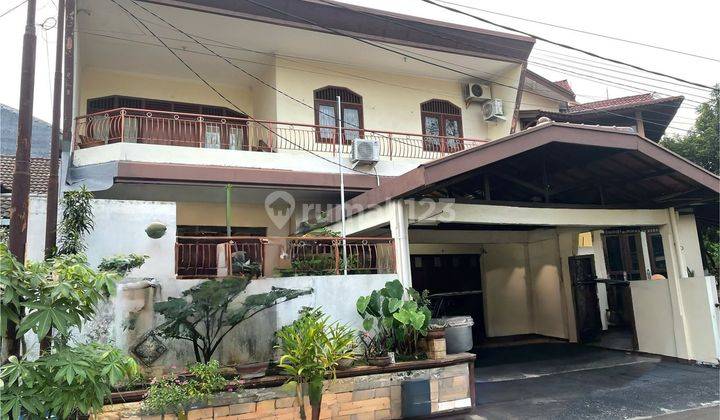 Rumah Dua Dua Lantai Full Renovasi Rapi 1