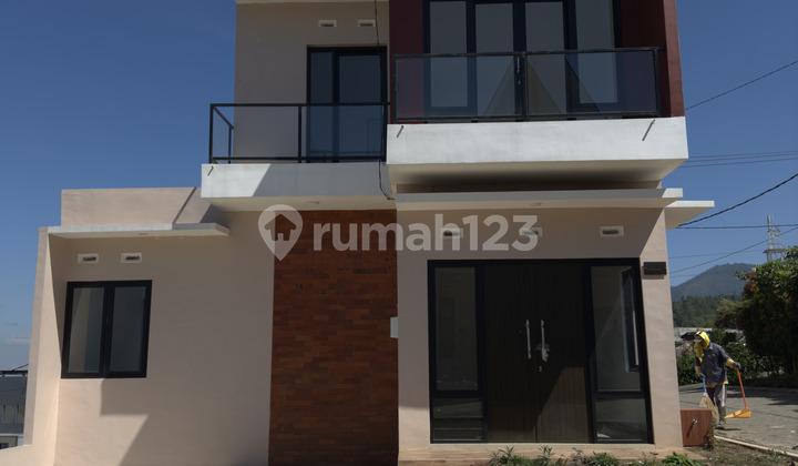 Villa House with Swimming Pool and Furnished Near Tourist Attractions Villa House with Swimming Pool and Furnished Near Tourist Attractions