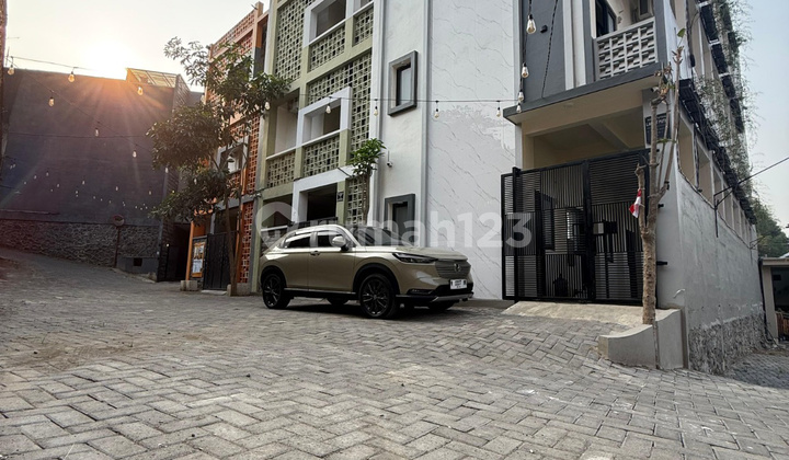 Fully Furnished Boarding House with 27 Rooms, in Front of UMM Campus, Just a Short Walk Away 2