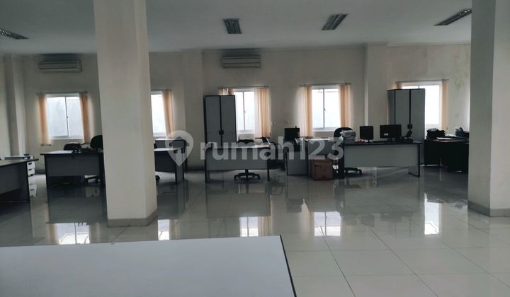 Ready-to-Occupy Building / Office Ready-to-Occupy Building / Office