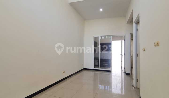 Modern Minimalist Style House in Pinewood TKI 5 2