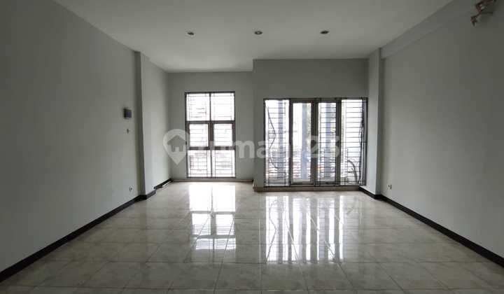 Main Road Shop House on Pasir Kaliki, Bandung, Suitable for Business Space