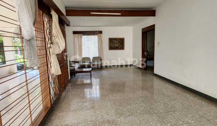 Rumah Hitung Tanah Luas di Ciumbuleuit Bandung Rumah Hitung Tanah Luas di Ciumbuleuit Bandung