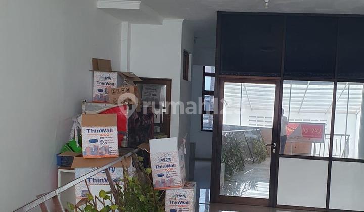 3-Story Ready-to-Use Shop House in the Batununggal Indah Raya Area 2