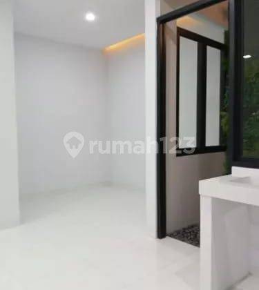 Di Jual Rumah Modern 2 Lantai Siap Huni di Dekat Mekar Wangi 1