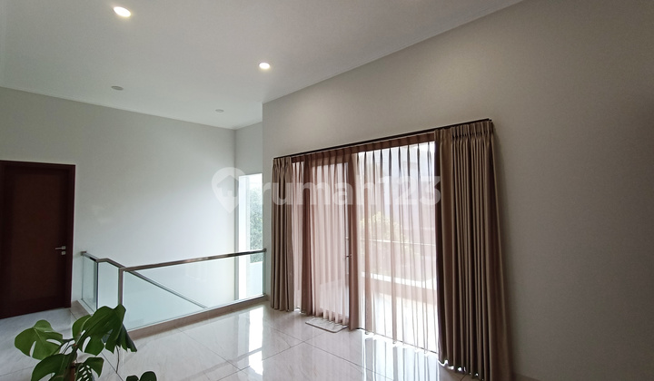 Rumah Mewah Nyaman Semi Furnished Di Kawasan Elit Batununggal 1