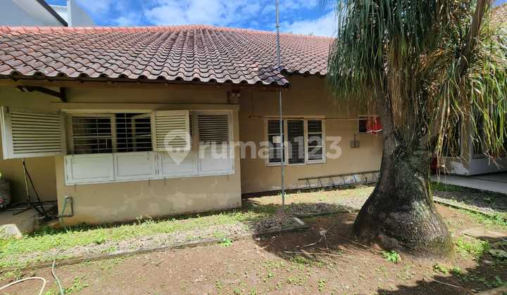 Rumah Hitung Tanah Luas di Ciumbuleuit Bandung 2