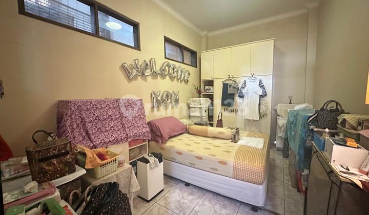 Rumah Hook Luas Terawat Lokasi di Setra Duta 2