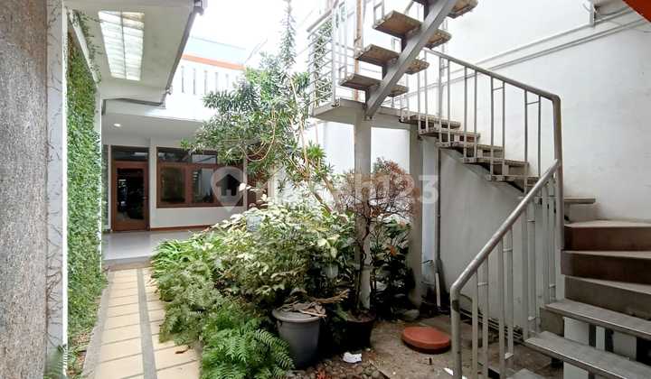 Strategic 2-Story Wide Business Space in Riau Wing