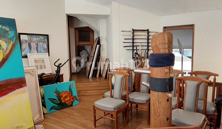 Rumah Asri dan Nyaman di Ciumbuleuit Hegarmanah, Bandung Rumah Asri dan Nyaman di Ciumbuleuit Hegarmanah, Bandung