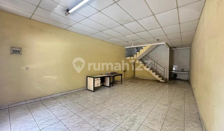 Ruko Luas Strategis di Jalan Abdul Rahman Saleh, Pajajaran