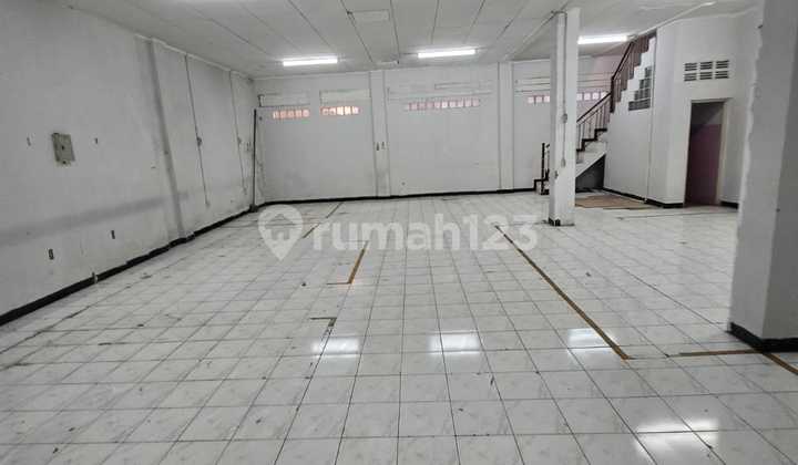 Ruang Usaha atau Gudang Luas di Lokasi Istimewa TKI III Blok A