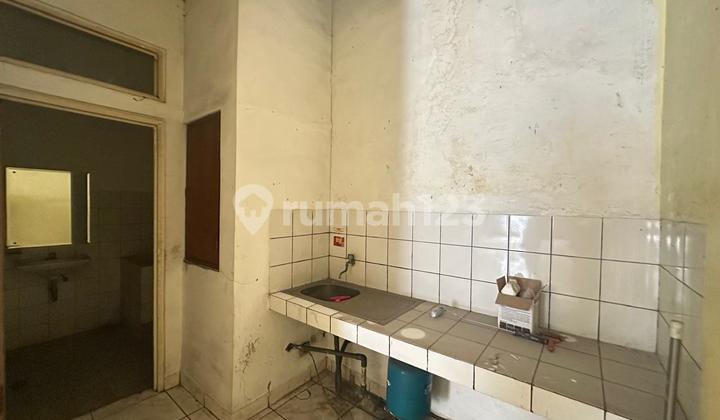 Strategic and Spacious Shop House on Abdul Rahman Saleh Street, Pajajaran 2