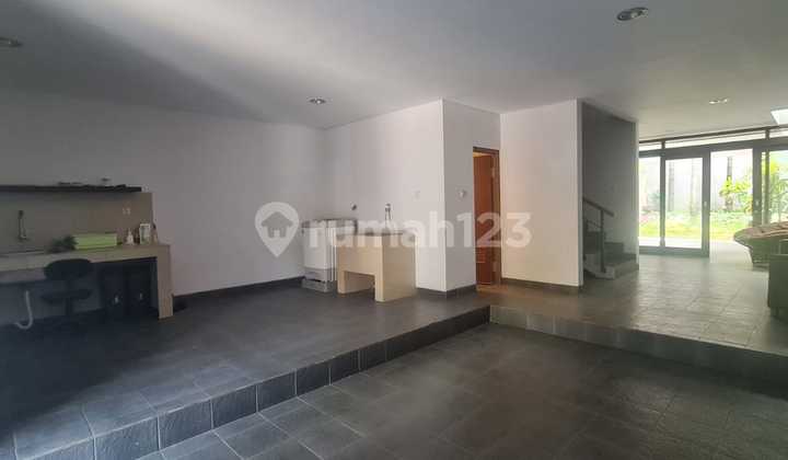 Luxury 3-Story Fully Furnished House in Setraduta 2