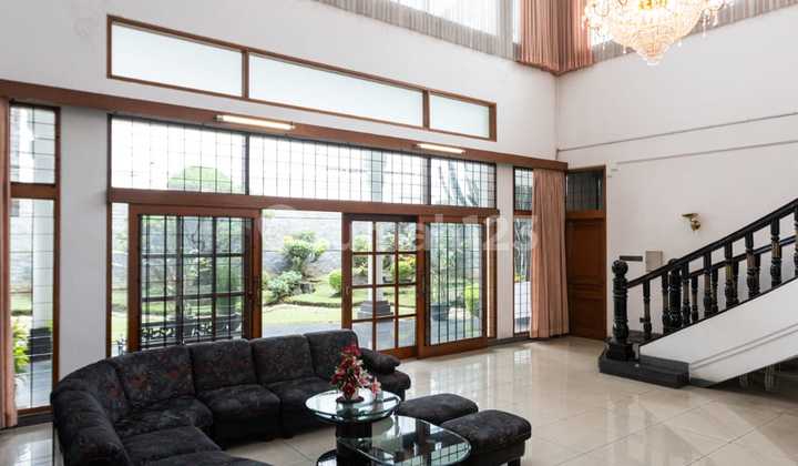 Rumah Luas Asri 2 Lantai Terawat di Dipatiukur Bandung